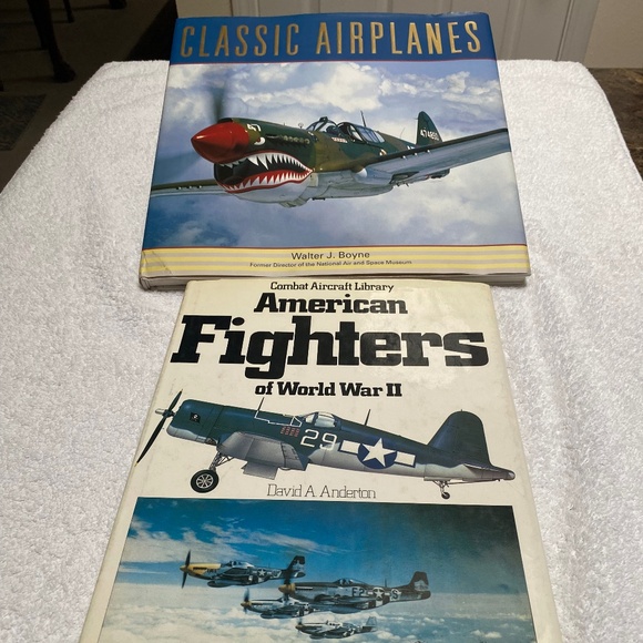 2 Hard Cover Airplane Books. - Picture 1 of 7